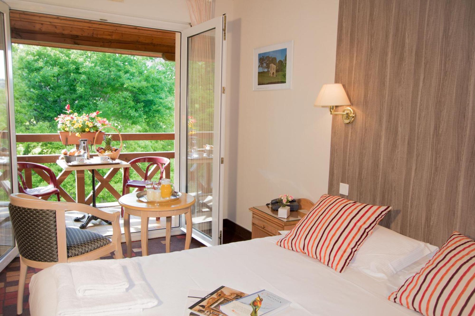 Les Trois Soleils Hotel Saint-Cere Luaran gambar